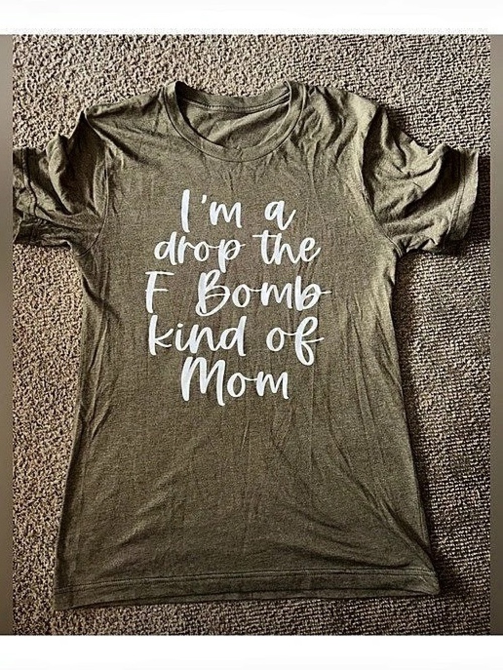 Mom Graphic Short Sleeve Tee in Green Like New